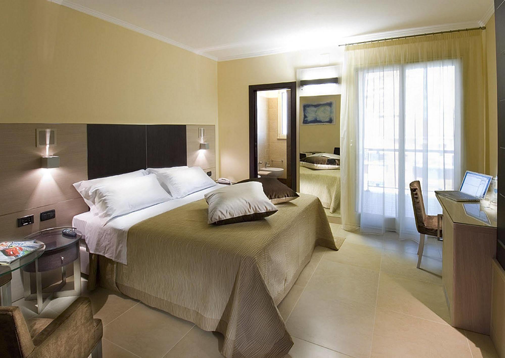 Hotel Imperial San Benedetto del Tronto Esterno foto